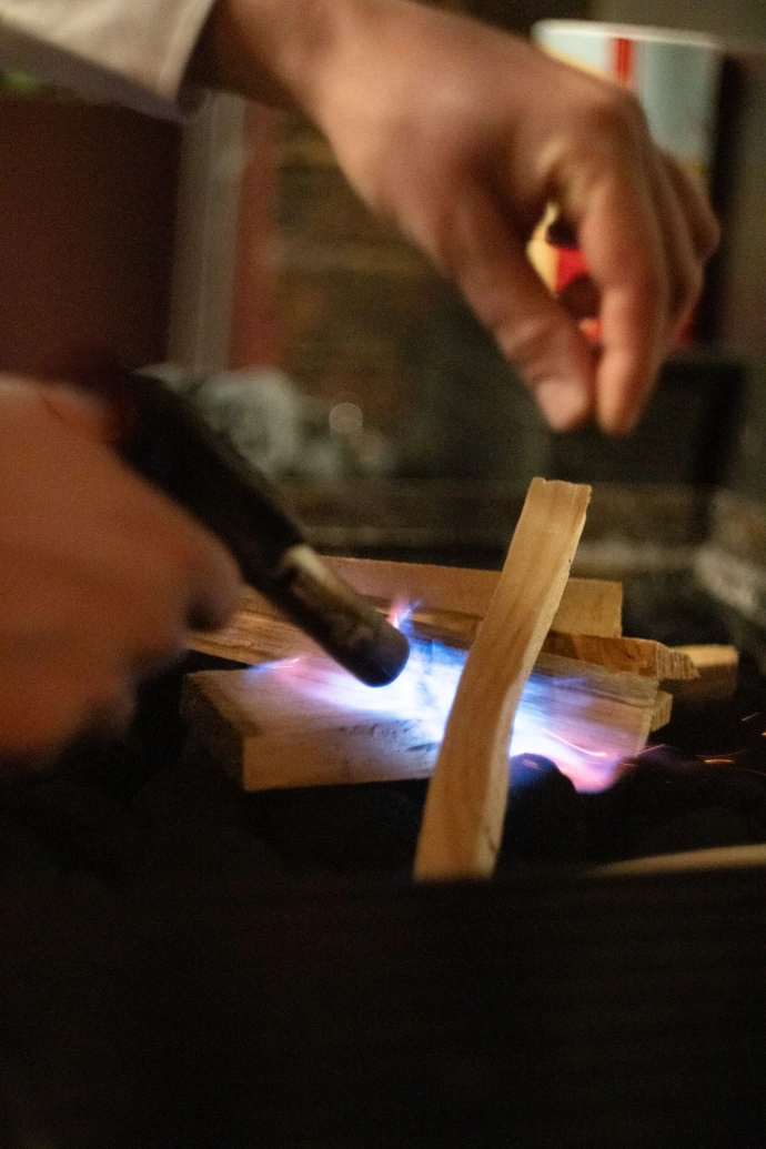 Viande cuite au feu de bois